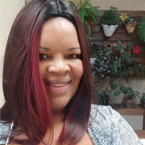 Most gorgeous hair wig, soft to touch, it feels like the same protein treatment - Picture 2 of 3